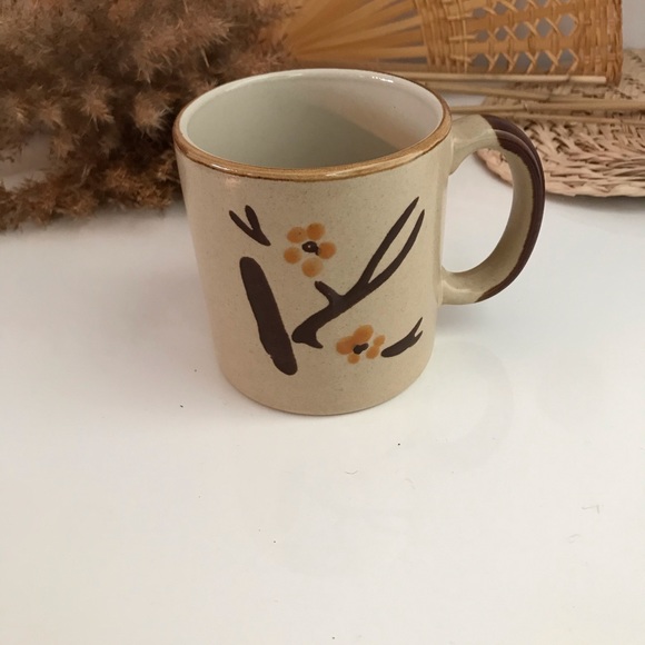 Large Vintage Floral Mug - Picture 4 of 11